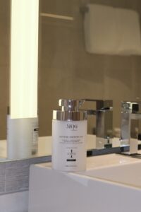 Gàu kèm tóc khô: Phân biệt & xử lý đúng cách