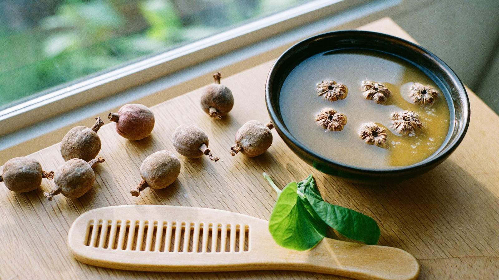 Gội Đầu Bằng Bồ Kết: Lợi Ích, Cách Nấu Và Lưu Ý Để Tóc Chắc Khỏe
