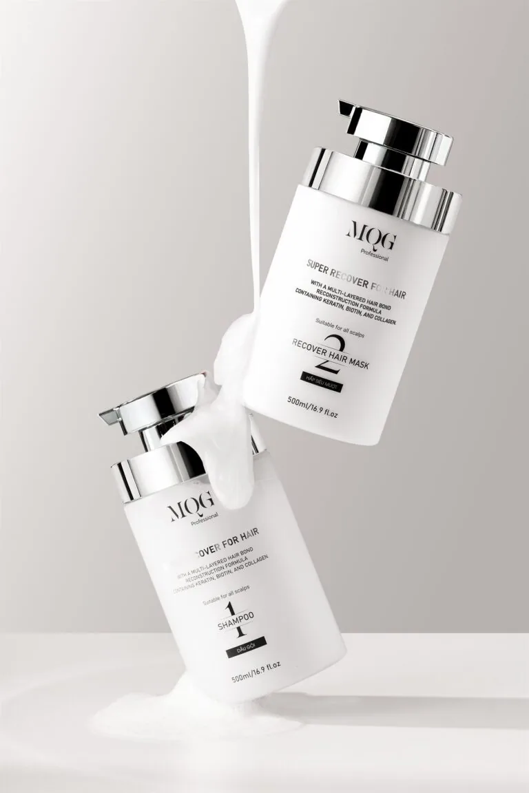 Kết cấu serum phục hồi tóc Tri-Bond đang được rót