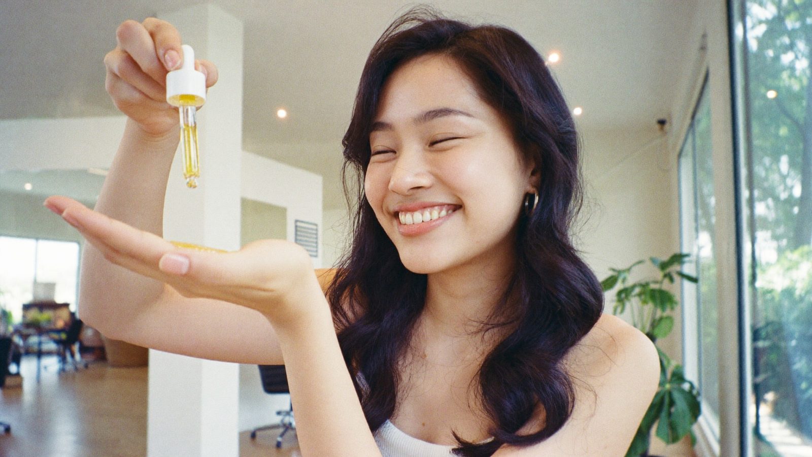 Serum Dưỡng Tóc Là Gì? Cách Dùng Đúng Cho Tóc Mượt Mềm (2026)