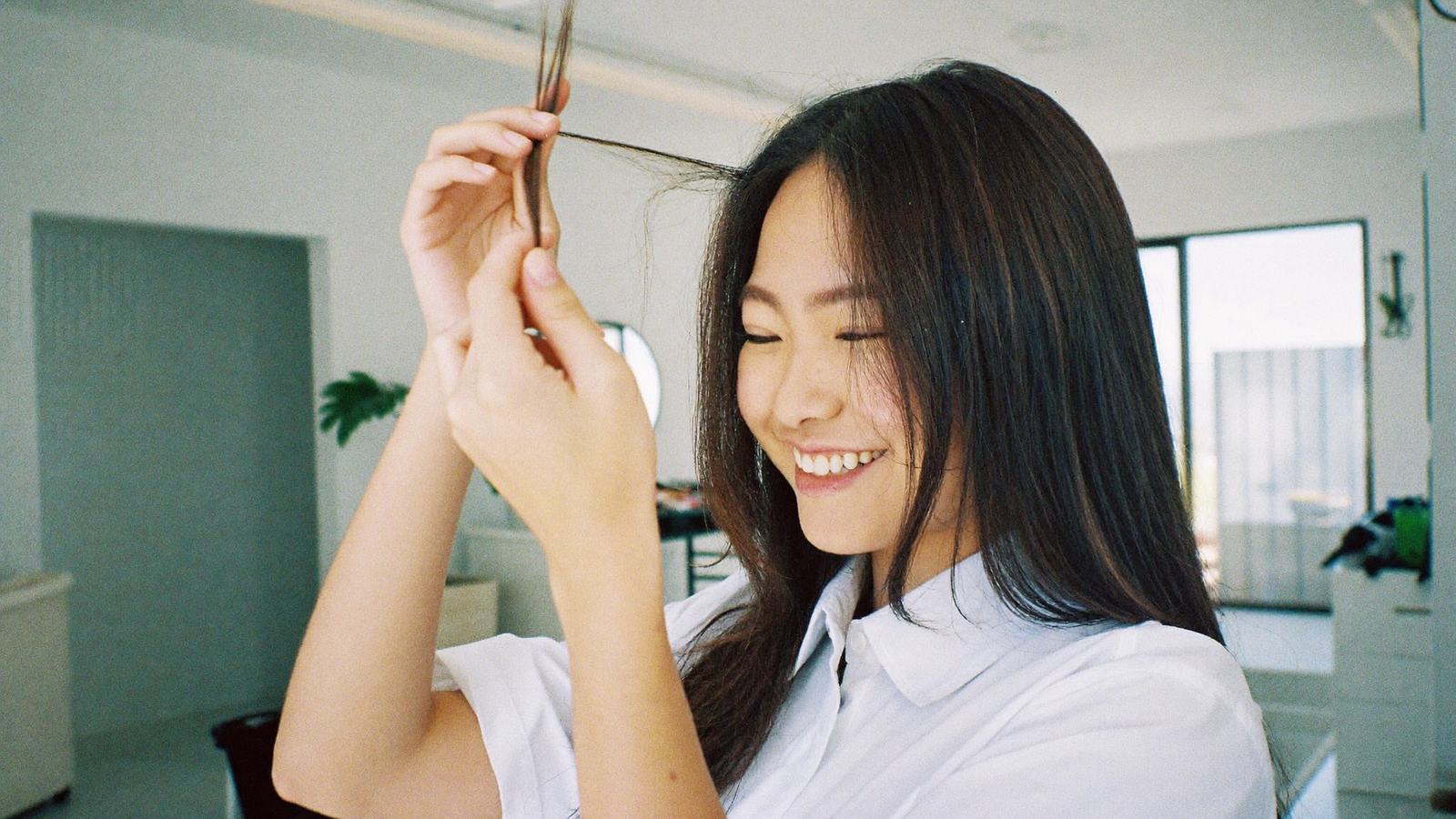 Tóc Chẻ Ngọn: Nguyên Nhân Và 7 Cách Khắc Phục