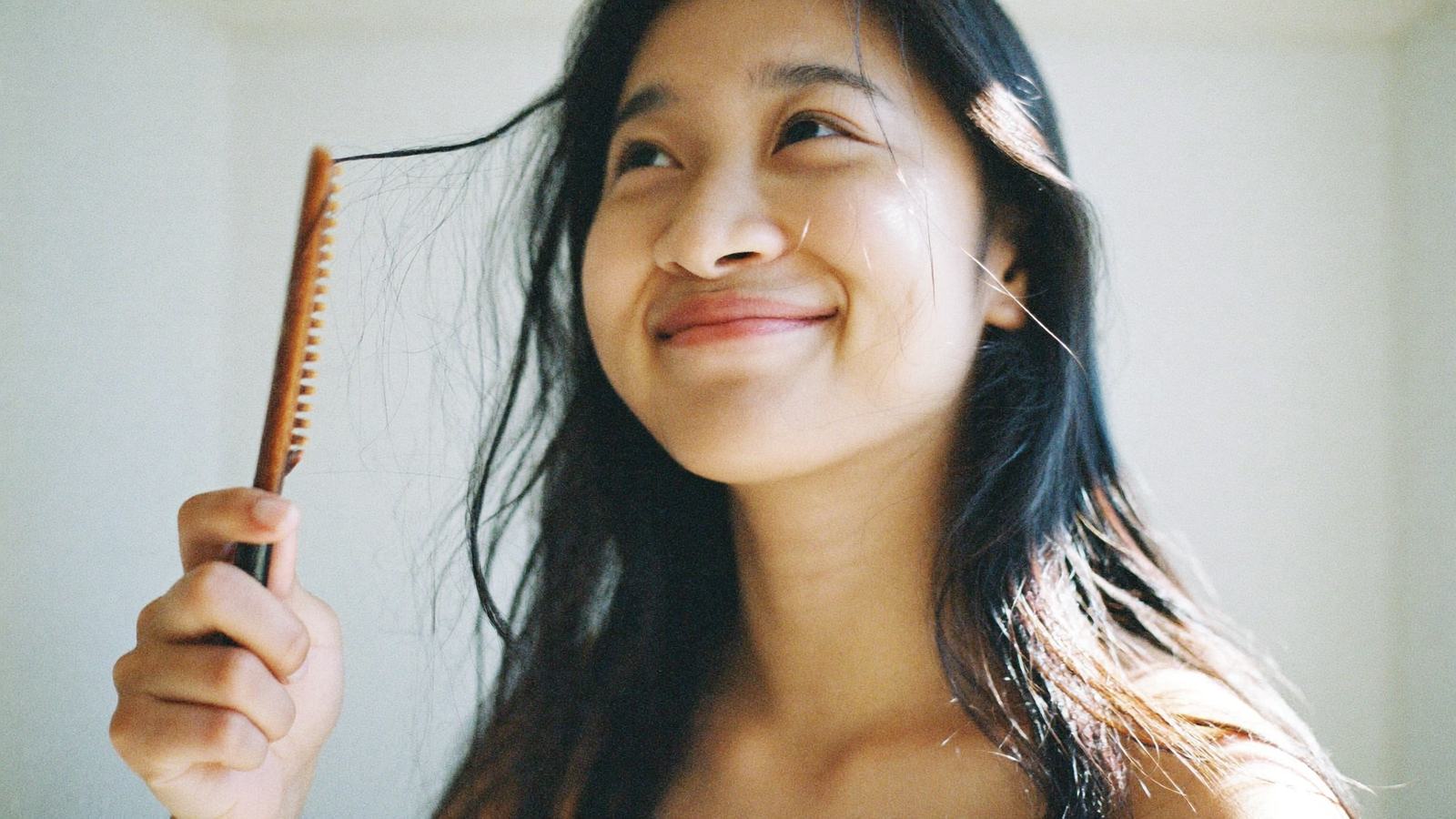 Tóc Rụng Khi Mang Thai: Bình Thường Hay Đáng Lo?