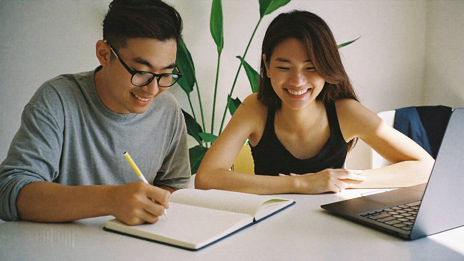 Tự nhập hàng buôn vs Làm đại lý chính thức MQG (2026)